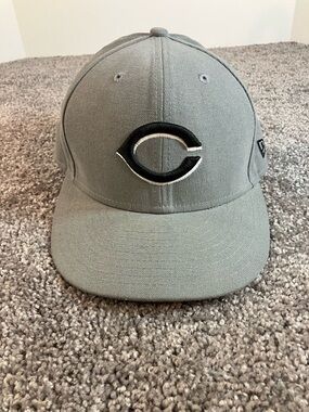 Cincinnati Reds MLB New Era Gray Fitted Hat Size 7